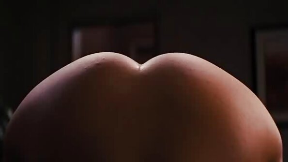 یک ویدئوی گونزو نشان می دهد که یک بلوند با یک توری زیبا در حال لعنتی است داستانهای سکسی مادرزن