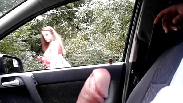 داغ bimbo در حال پخش دو دیک بزرگ در یک ویدئوی سکس مادر زن عجیب و غریب است