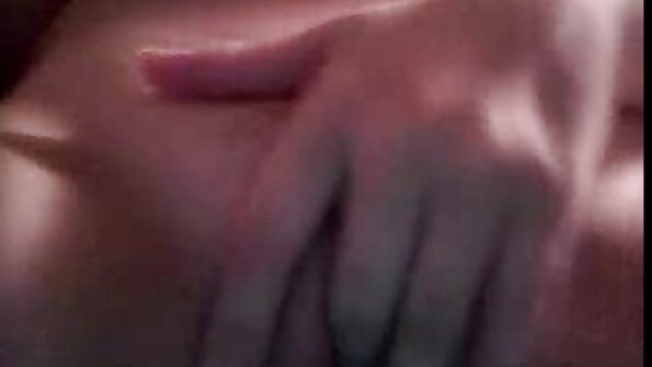 شلخته پورنو بلوند فیلم سکس با مادرزن با جوراب شلواری مشکی سوراخ باسن خود را نشان می دهد